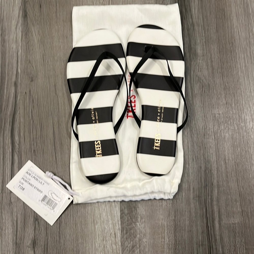 New with tags Tkees with Alice and Olivia sandals